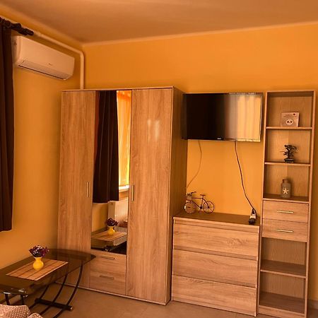 Adel Apartman Sarvar Exterior photo