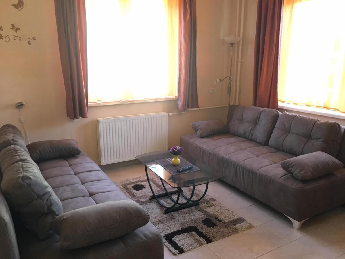 Adel Apartman Sarvar Exterior photo