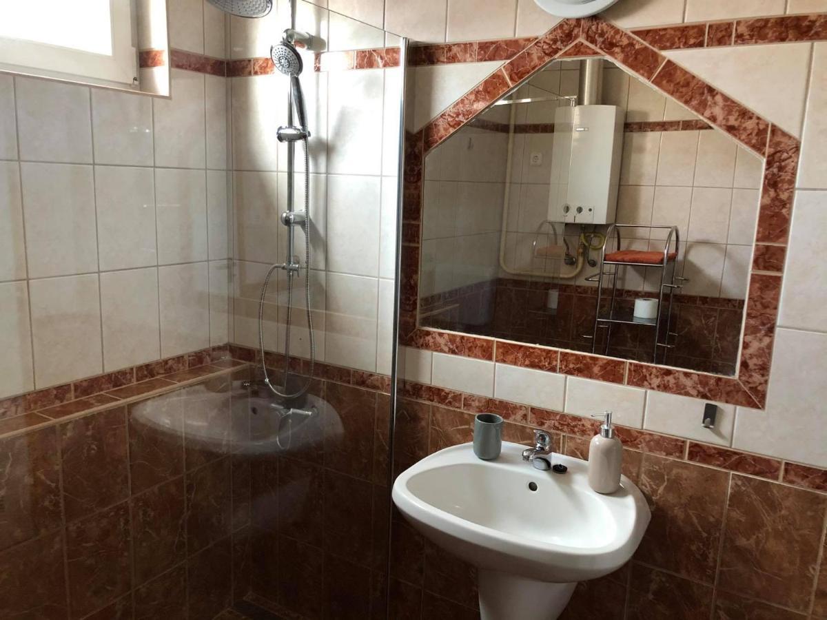 Adel Apartman Sarvar Exterior photo