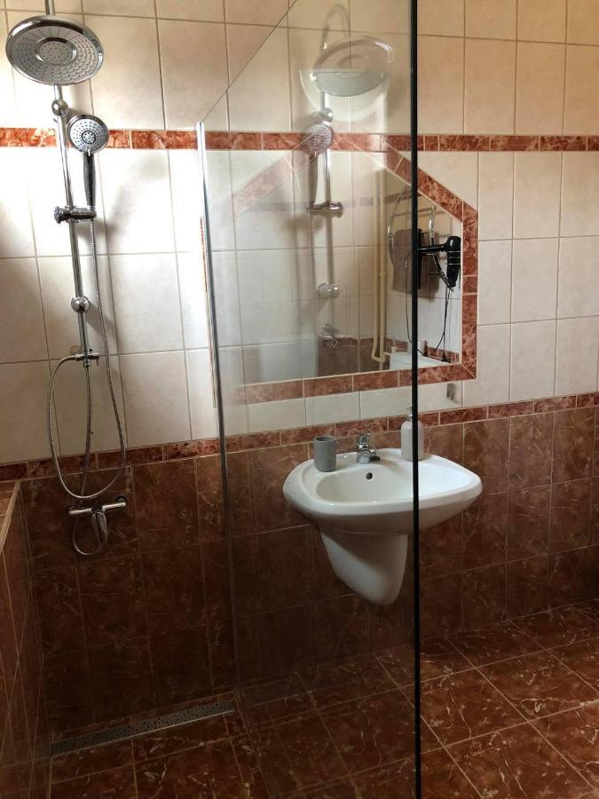 Adel Apartman Sarvar Exterior photo