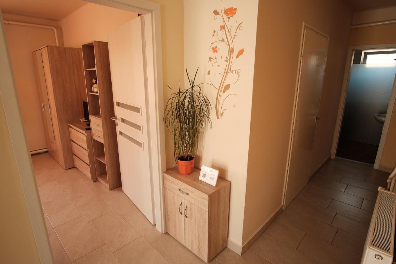 Adel Apartman Sarvar Exterior photo