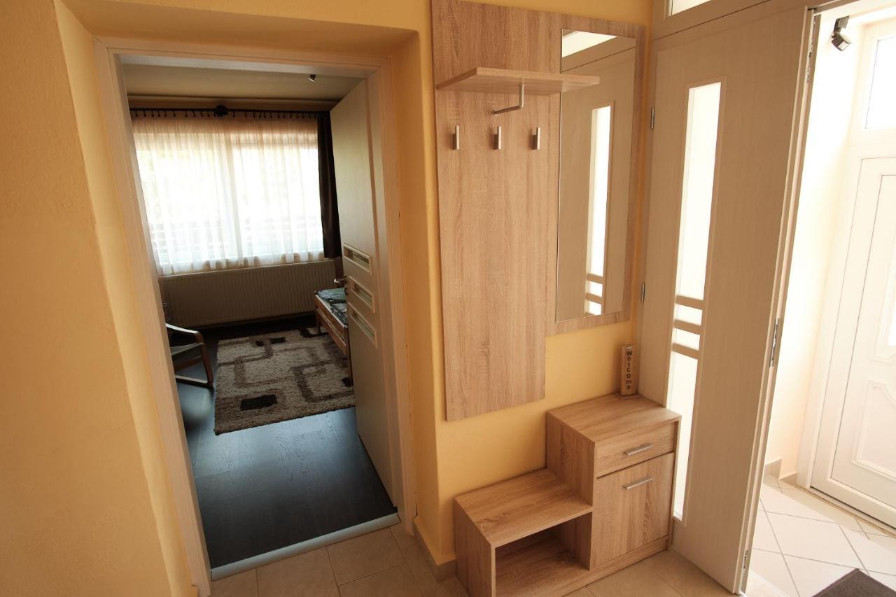 Adel Apartman Sarvar Exterior photo