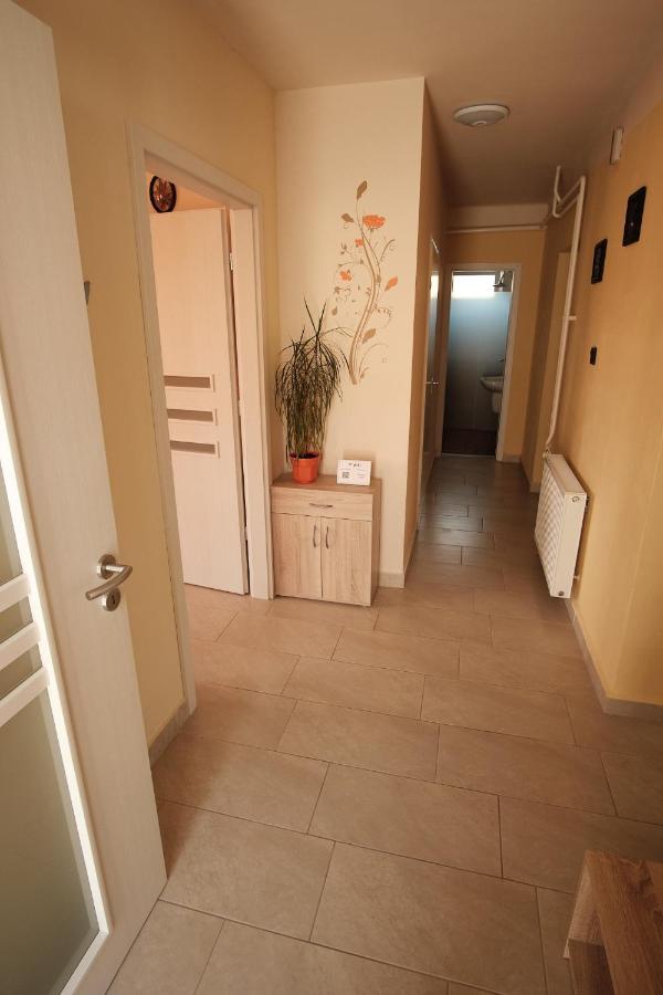 Adel Apartman Sarvar Exterior photo