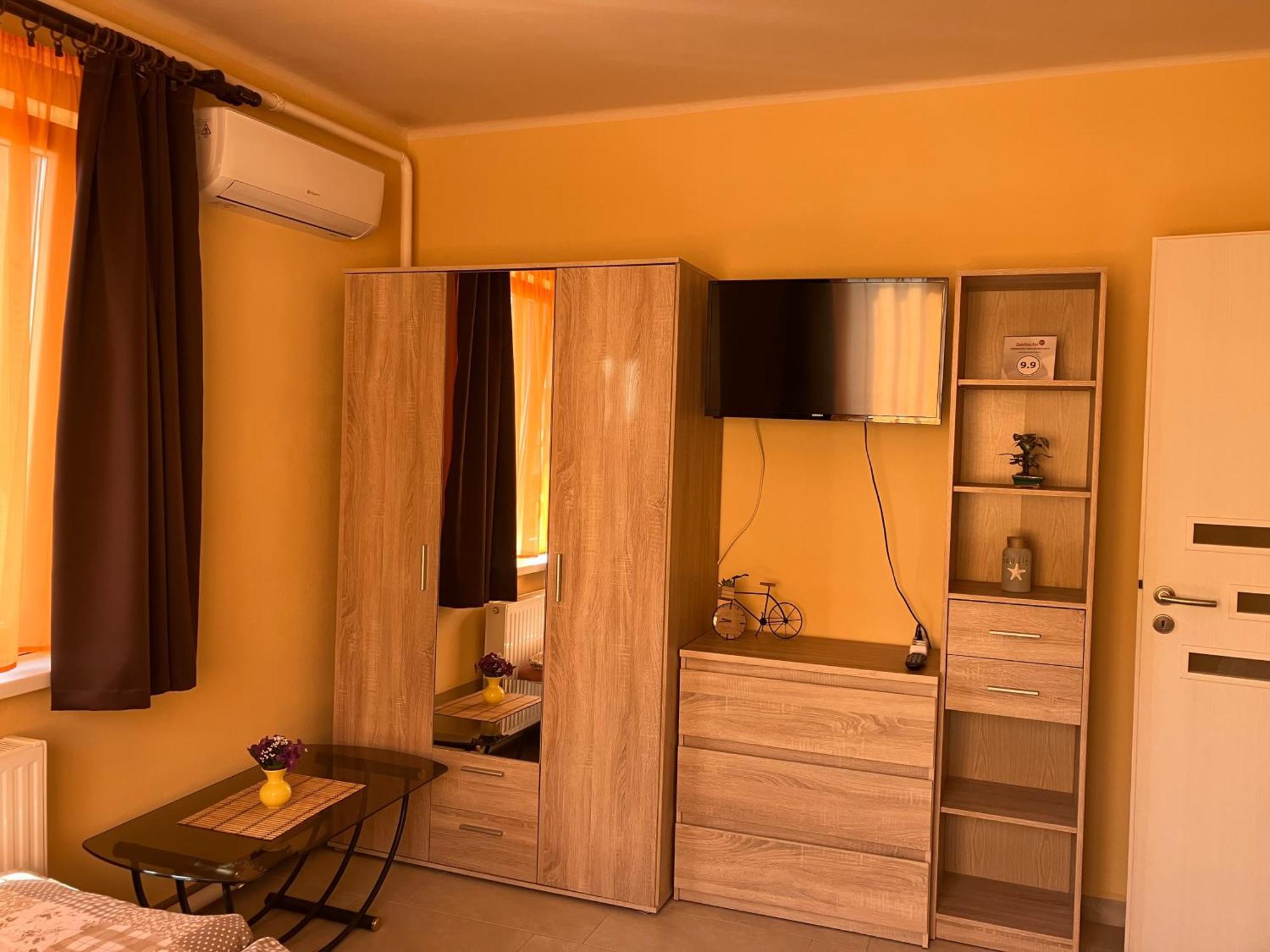 Adel Apartman Sarvar Exterior photo